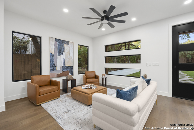 Listing photo id 4 for 434 College Blvd
