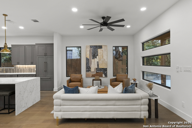 Listing photo id 5 for 434 College Blvd