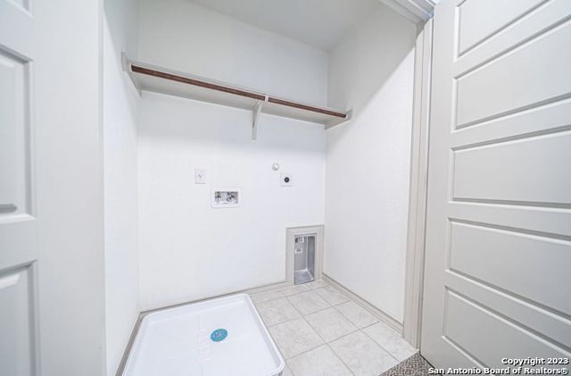 Image 29 of 30 For 2085 Silver Oak Dr