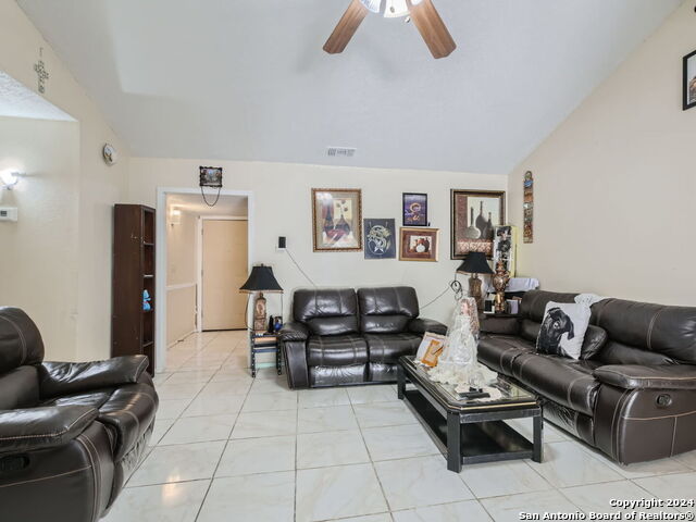 Image 4 of 23 For 6706 Vineland