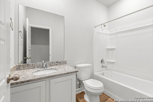 Listing photo id 23 for 732 Staglin Street