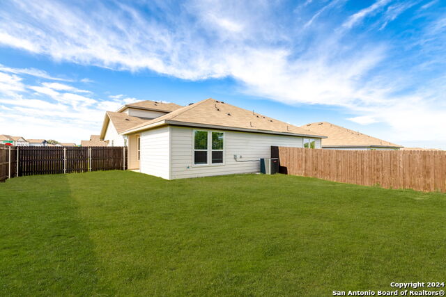 Listing photo id 27 for 732 Staglin Street