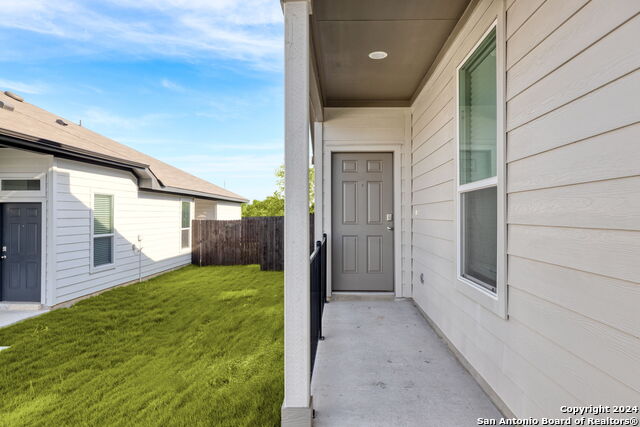 Listing photo id 2 for 732 Staglin Street