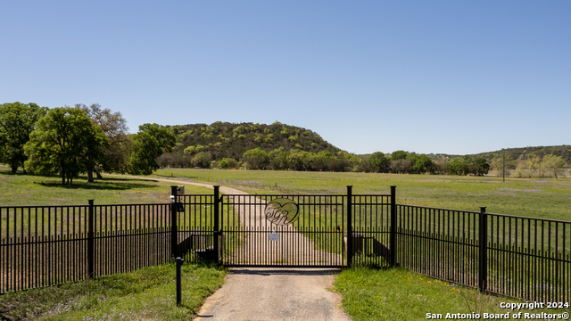 Listing photo id 37 for 2203 Freedom Trail