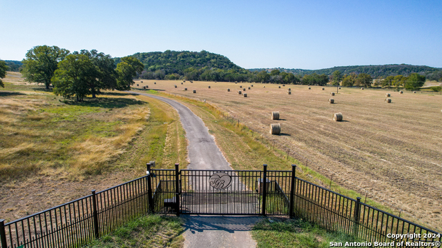 Listing photo id 38 for 2203 Freedom Trail