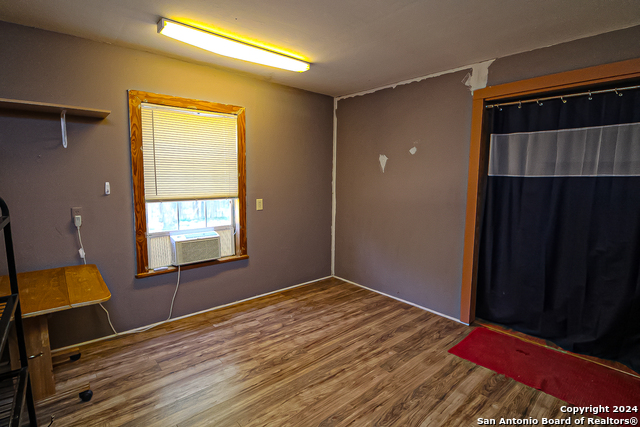 Image 11 of 23 For 1124#b Kingsbury St E