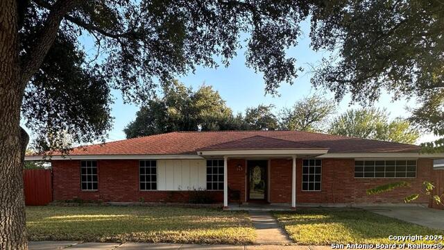 Details for 113 Merriman St W, Sinton, TX 78387