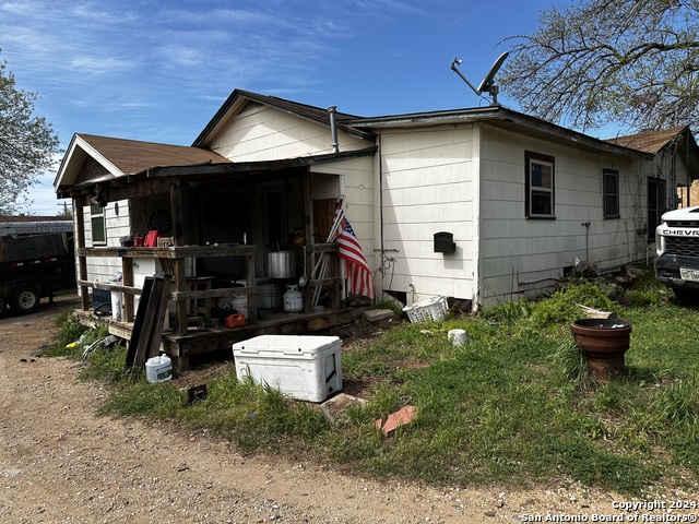 Listing photo id 19 for 914 Trail St