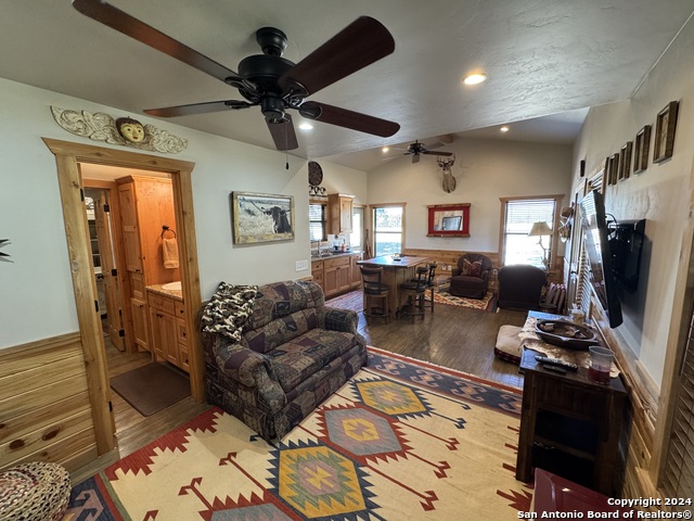 Listing photo id 3 for 174 12 Mile Crossing Rd W