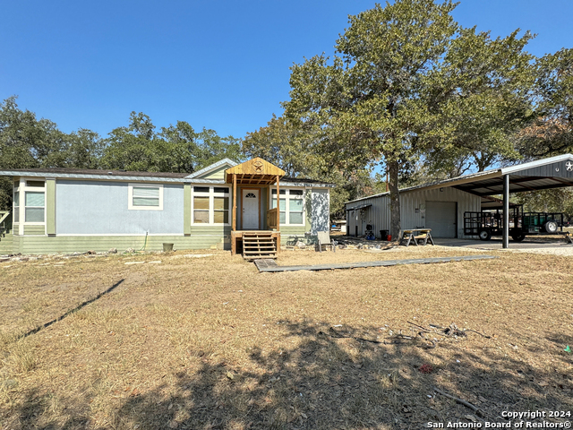 Details for 1214 Eagle Creek Dr, Floresville, TX 78114