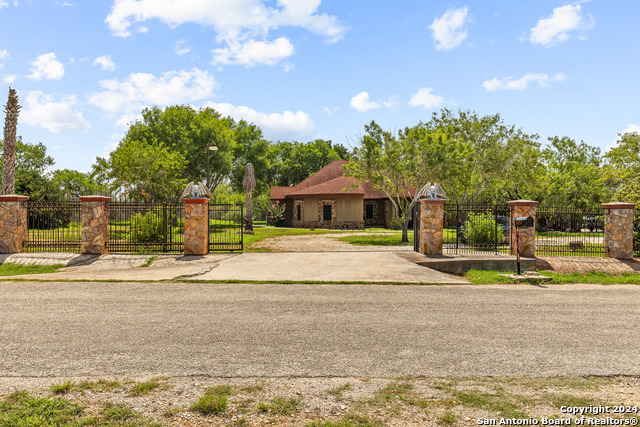 Details for 424 Homecrest Dr, La Vernia, TX 78121