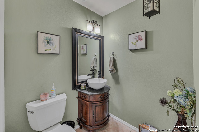 Listing photo id 14 for 2929 Overview Dr