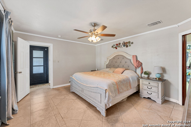 Listing photo id 16 for 2929 Overview Dr