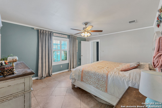 Listing photo id 17 for 2929 Overview Dr