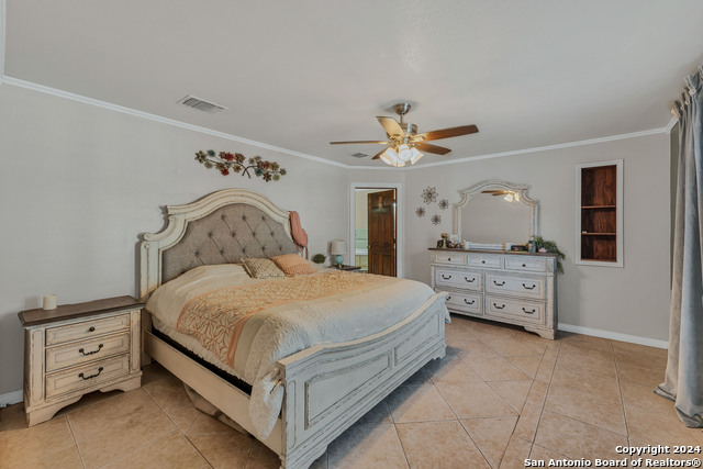 Listing photo id 18 for 2929 Overview Dr