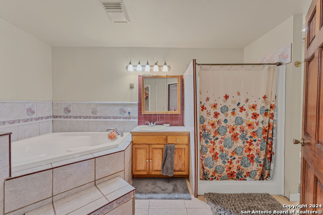 Listing photo id 19 for 2929 Overview Dr