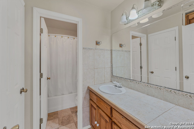 Listing photo id 23 for 2929 Overview Dr