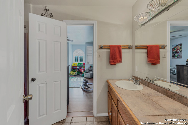 Listing photo id 27 for 2929 Overview Dr