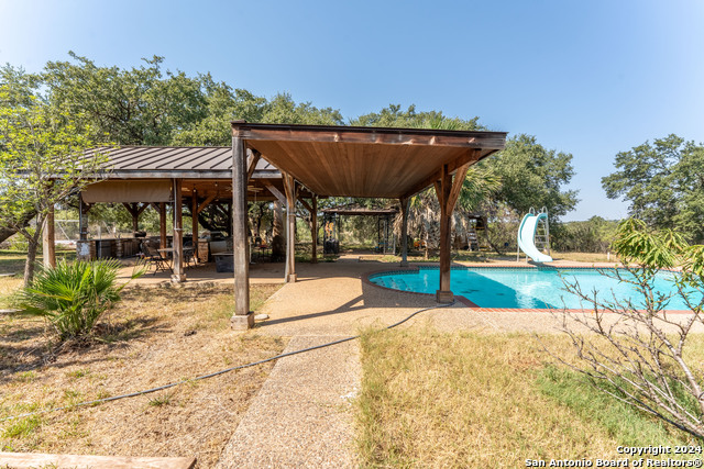 Listing photo id 32 for 2929 Overview Dr