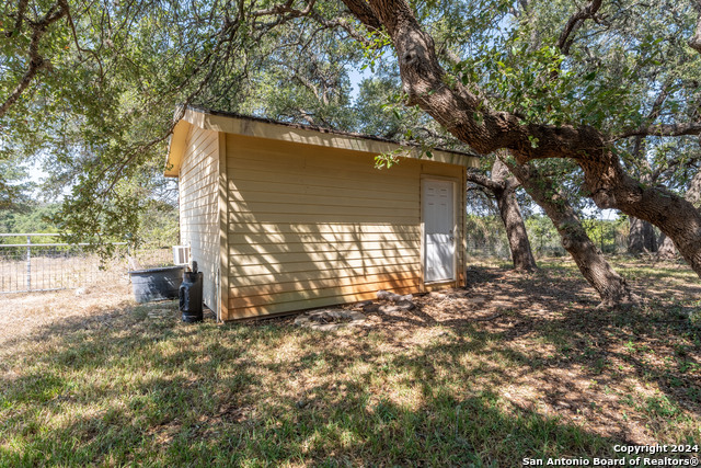 Listing photo id 41 for 2929 Overview Dr