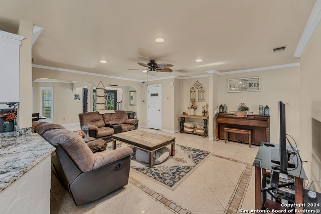 Listing photo id 7 for 2929 Overview Dr