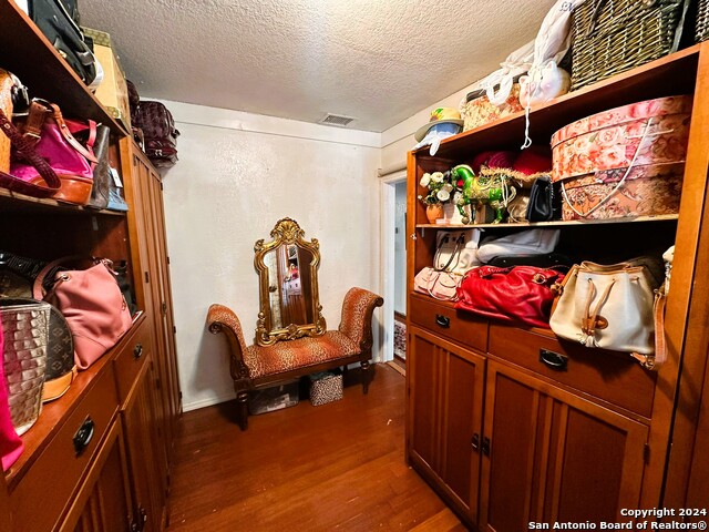 Image 19 of 27 For 2431 Houston St E