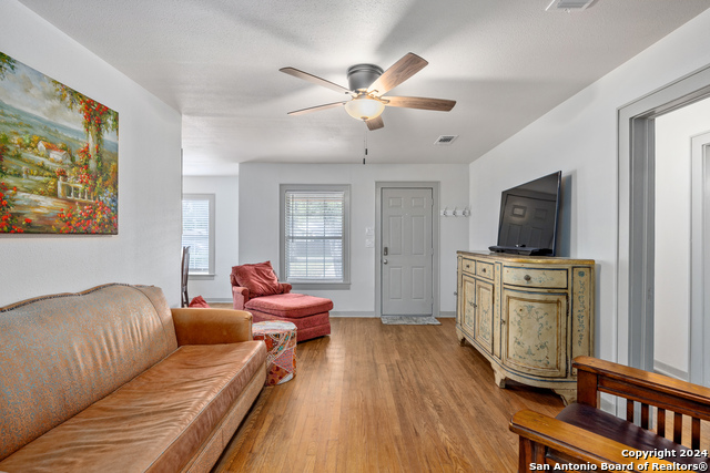 Image 5 of 20 For 311 Surber St