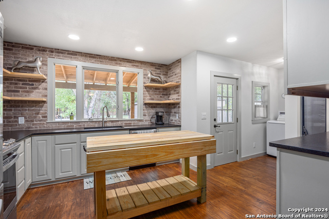 Image 9 of 20 For 311 Surber St
