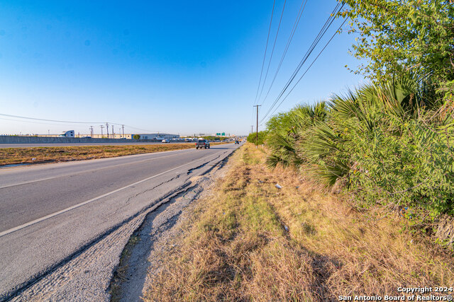 Image 3 of 17 For 4261 Interstate 35 N