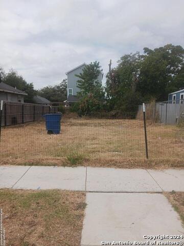 Image 3 of 4 For 419 Olive St S