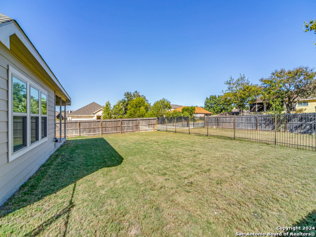 Listing photo id 22 for 102 Giverny  