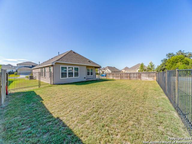 Listing photo id 23 for 102 Giverny  