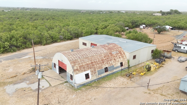 Listing photo id 16 for 2720 Old Uvalde