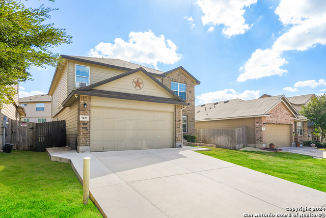 Listing photo id 1 for 7422 Equinox Corner