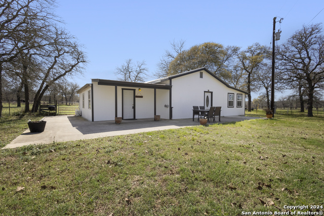 Details for 2124 Polly Ln, La Vernia, TX 78121