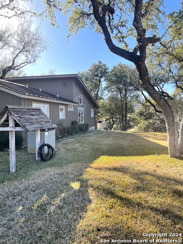 Listing photo id 108 for 416 Cold Spring River