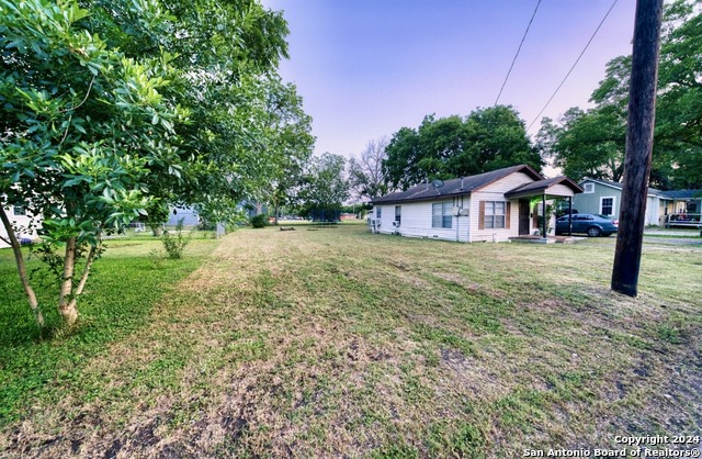 Details for 725 Pine St E, Seguin, TX 78155