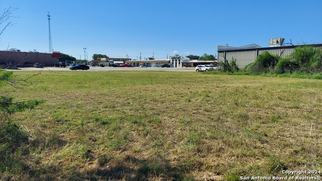 Listing photo id 4 for 115 Dixon Dr