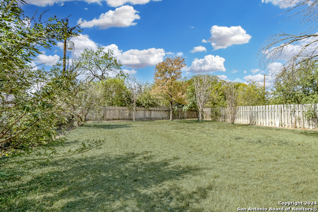 Image 25 of 27 For 8103 Emerald Elm