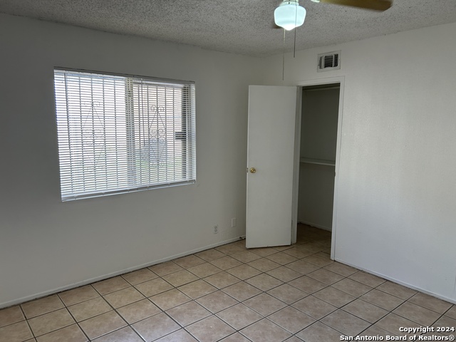 Listing photo id 4 for 11017 Baywood Dr  2