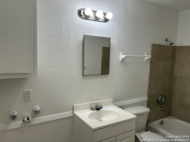 Listing photo id 5 for 11017 Baywood Dr  2