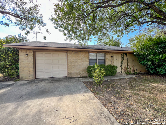 Details for 1301 Azalea Ln, New Braunfels, TX 78130