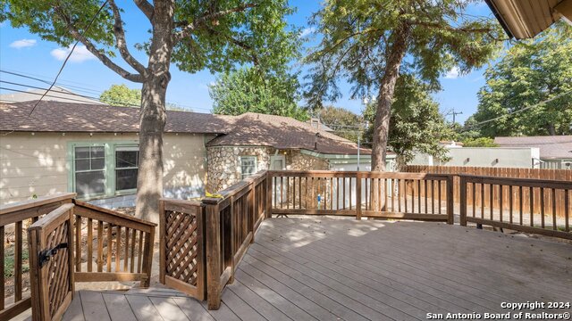 Listing photo id 27 for 239 Stanford Dr