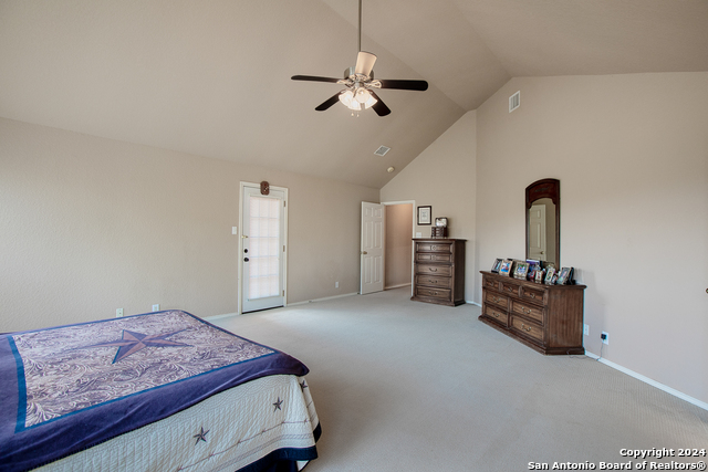 Listing photo id 29 for 723 Virgin Oak