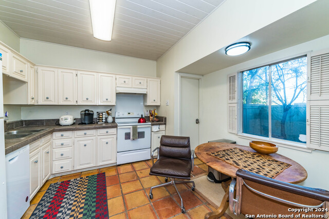 Image 18 of 30 For 3102 Eisenhauer Rd  1a