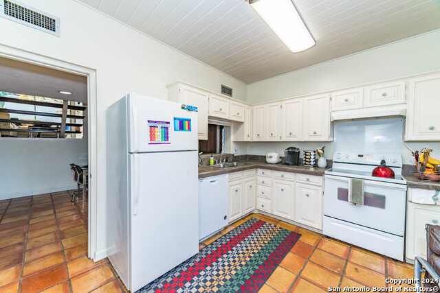 Image 2 of 30 For 3102 Eisenhauer Rd  1a