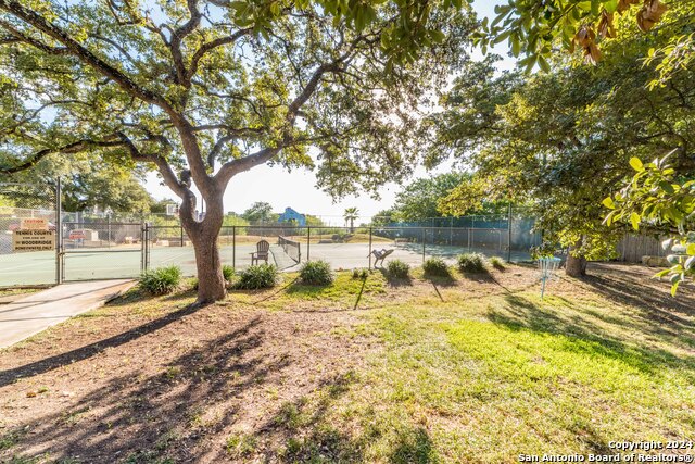 Image 28 of 30 For 3102 Eisenhauer Rd  1a