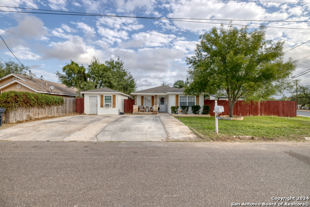 Details for 901 Jay St N, Carrizo Springs, TX 78834