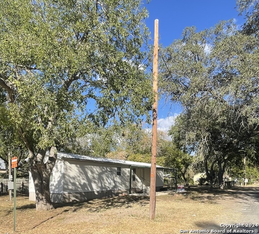 Details for 200 Dunlap St, Sabinal, TX 78801