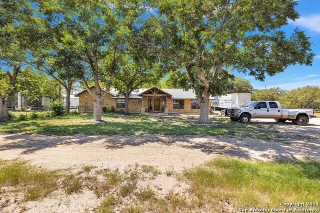 Details for 15326 Gross Ln, LaCoste, TX 78039